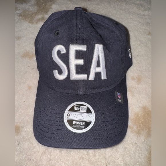 Women’s Seattle Seahawks Adjustable baseball cap - Picture 1 of 4